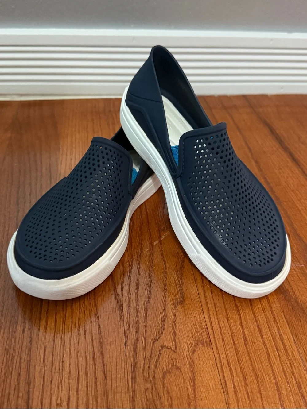 Crocs LiteRide Navy Blue Slip-On Comfort Shoes Youth Boys Size 3